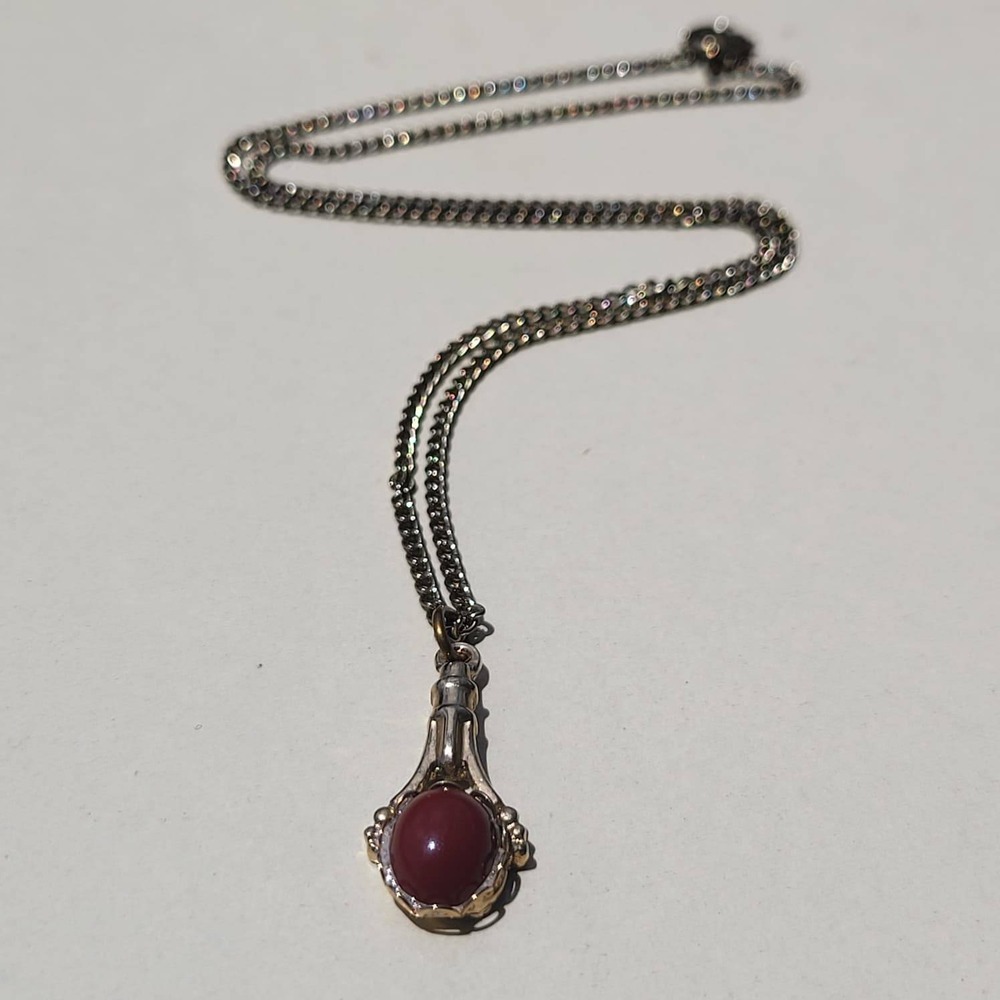 Vintage Gold Tone Metal Red Cabochon Pendant Necklace Curb Chain